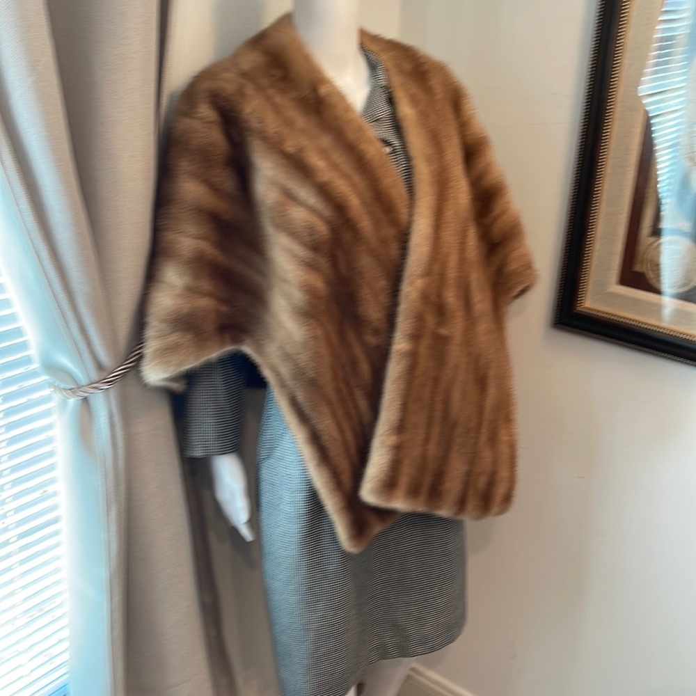 VINTAGE ALDERBLUM FURRIES WRAP 16 inches By 34 inches
